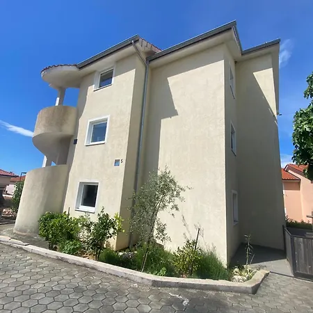 Em * مالينسكا