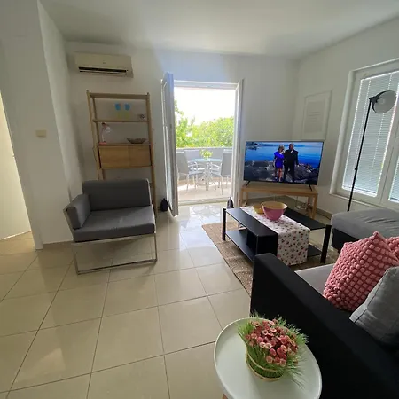 Διαμέρισμα Em