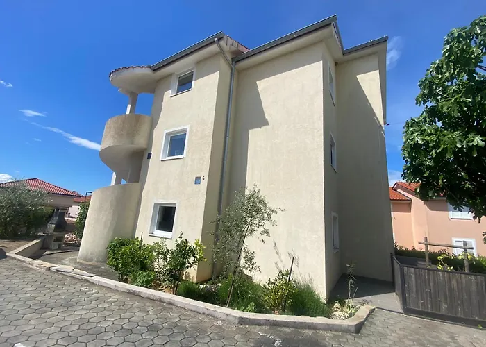 Em * مالينسكا